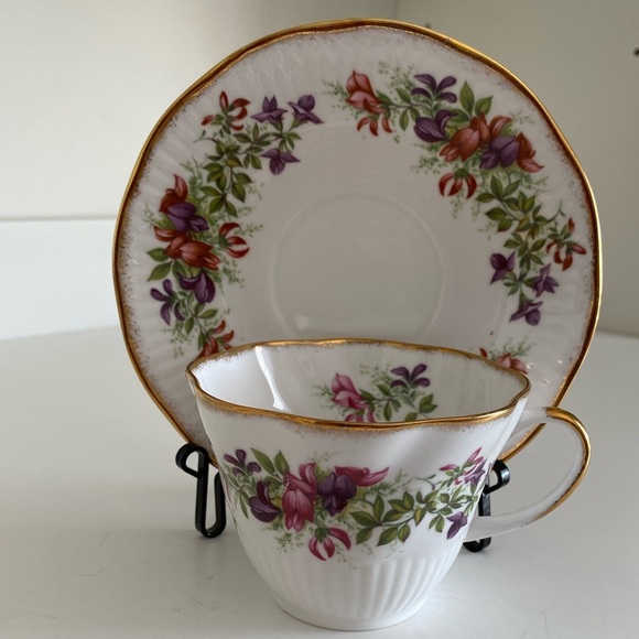 EUC VTG Queens Rosina China Co. Bone China Teacup and Saucer in “Wild Flowers” - Picture 2 of 8